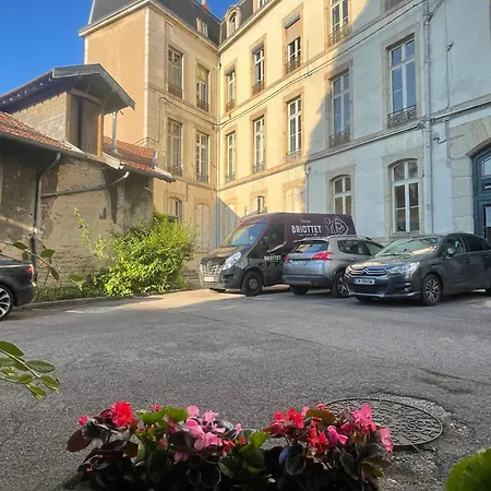 - Centre Apartment *